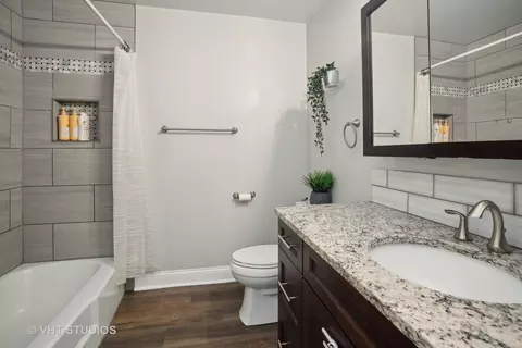 Bath - 1745 Robin Ln #C, Hoffman Estates, IL 60169 photo 1 of 1