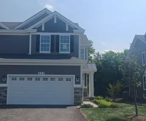 223 Charlestowne Lakes Dr, Saint Charles, IL 60174