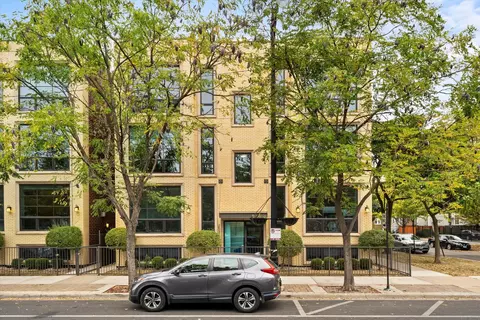 2532 W Irving Park Rd #3W, Chicago, IL 60618