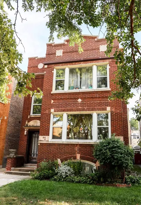 4111 W Nelson St, Chicago, IL 60641