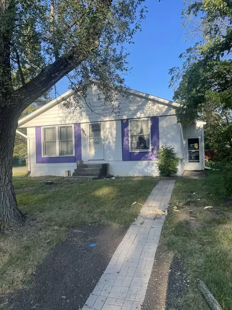 1415 Woodridge Dr, Round Lake Beach, IL 60073