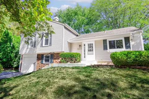 983 Stuart Dr, Bartlett, IL 60103