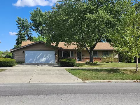 133 S Braintree Dr, Schaumburg, IL 60193