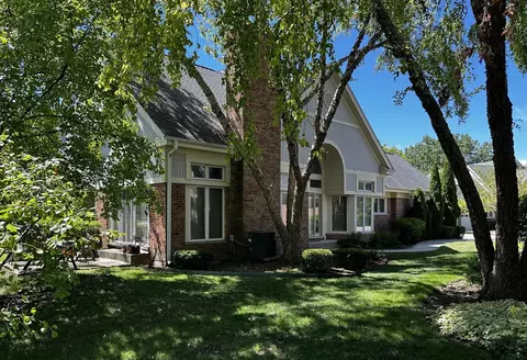 4472 Four Winds Ln, Northbrook, IL 60062