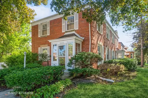 3521 W Arthur Ave, Lincolnwood, IL 60712