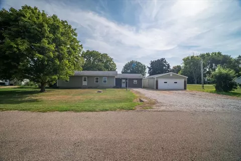 Exterior - 302 N 1st St, Secor, IL 61771 photo 1 of 7
