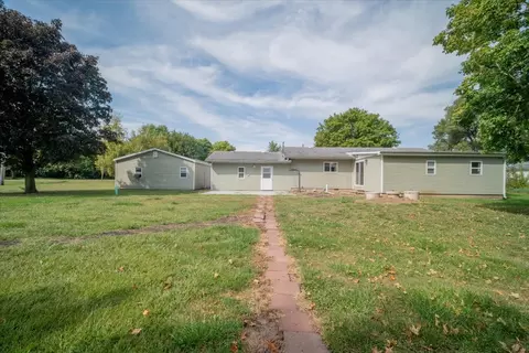 Exterior - 302 N 1st St, Secor, IL 61771 photo 3 of 7