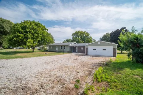 Exterior - 302 N 1st St, Secor, IL 61771 photo 2 of 7