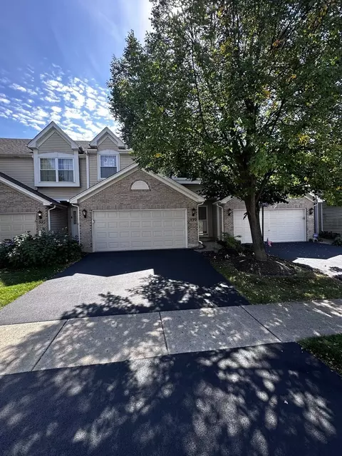 990 Viewpoint Dr, Lake In The Hills, IL 60156