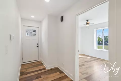 Entry Way - 34686 N Long Ave, Ingleside, IL 60041 photo 2 of 2