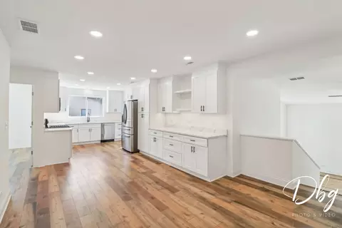 Kitchen - 34686 N Long Ave, Ingleside, IL 60041 photo 2 of 5