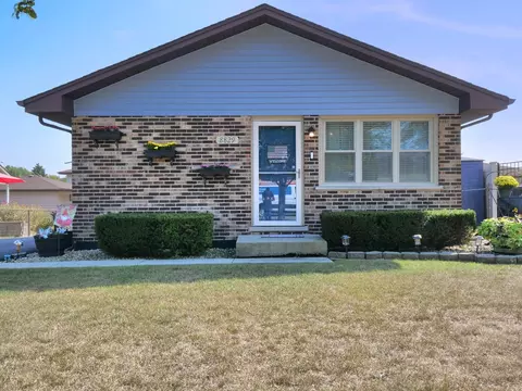 8829 167th St, Orland Hills, IL 60487