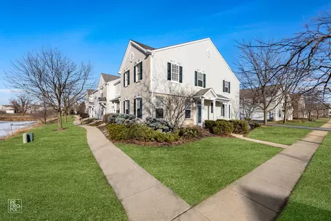 200 Springbrook Trl, Oswego, IL 60543