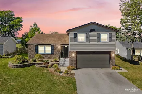 526 Heather Ln, Carol Stream, IL 60188