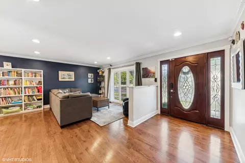 45 Beverly Ln, Glenview, IL 60025 photo 3