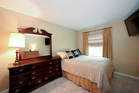 1585 Stonehill Ct #D, Wheaton, IL 60189 photo 13