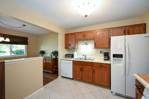 1585 Stonehill Ct #D, Wheaton, IL 60189 photo 10