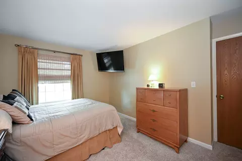 1585 Stonehill Ct #D, Wheaton, IL 60189 photo 12