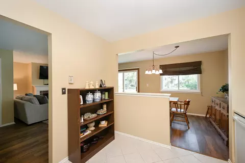 1585 Stonehill Ct #D, Wheaton, IL 60189 photo 11