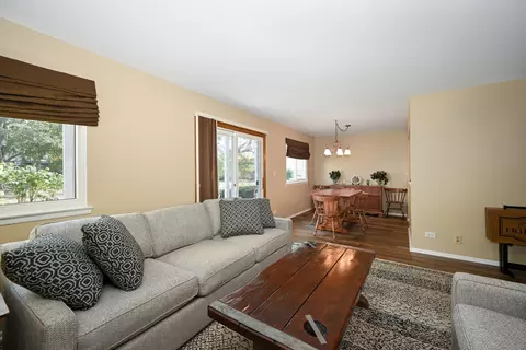 1585 Stonehill Ct #D, Wheaton, IL 60189 photo 5