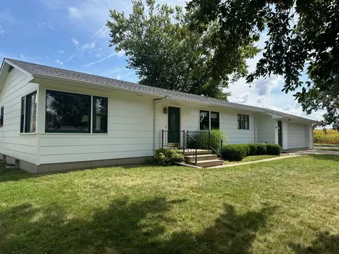 903 Van Buren St, Monticello, IL 61856
