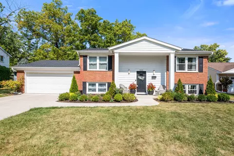 664 Caroline Ct, Deerfield, IL 60015