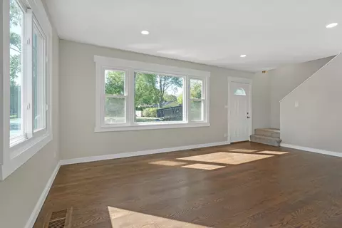 2404 Dove St, Rolling Meadows, IL 60008 photo 6