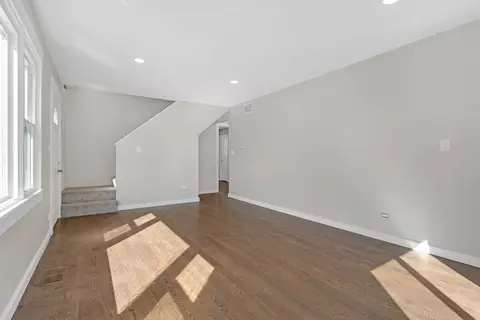 2404 Dove St, Rolling Meadows, IL 60008 photo 5