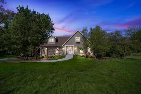 10155 Haegers Bend Rd, Algonquin, IL 60102