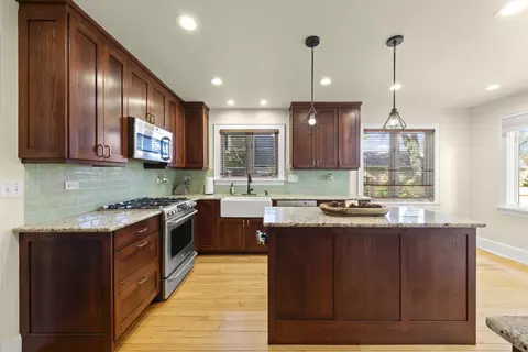 Kitchen - 711 Lakeside Dr, Wheaton, IL 60187 photo 2 of 3