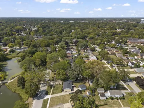 View/Area - 711 Lakeside Dr, Wheaton, IL 60187 photo 4 of 10