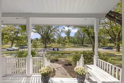 Exterior - 711 Lakeside Dr, Wheaton, IL 60187 photo 5 of 8