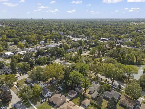 View/Area - 711 Lakeside Dr, Wheaton, IL 60187 photo 6 of 10