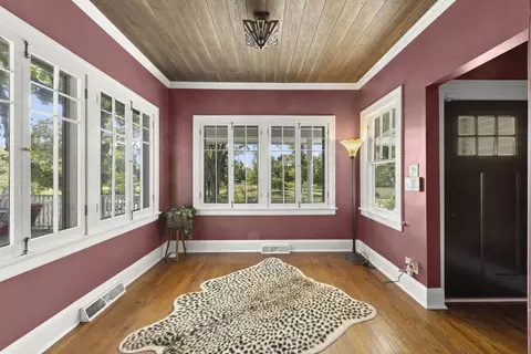 Entry Way - 711 Lakeside Dr, Wheaton, IL 60187 photo 3 of 5