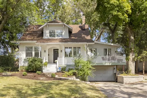 711 Lakeside Dr, Wheaton, IL 60187