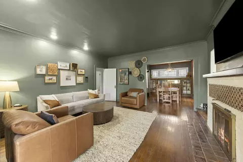 Living - 711 Lakeside Dr, Wheaton, IL 60187 photo 2 of 3