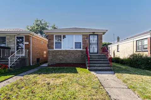3129 W Howard St, Chicago, IL 60645