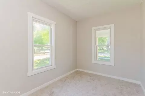 1114 Pulaski St, Lincoln, IL 62656 photo 4