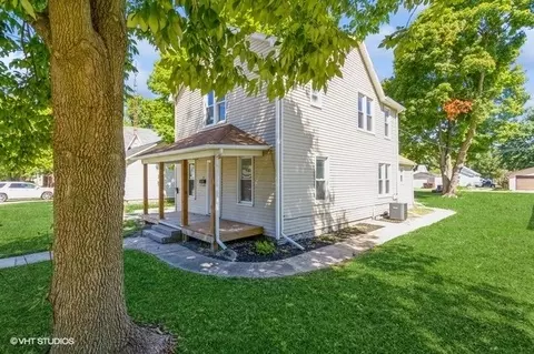 1114 Pulaski St, Lincoln, IL 62656 photo 2