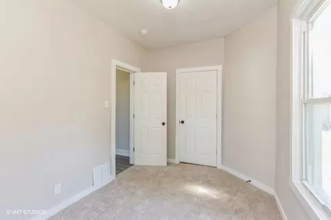 1114 Pulaski St, Lincoln, IL 62656 photo 5