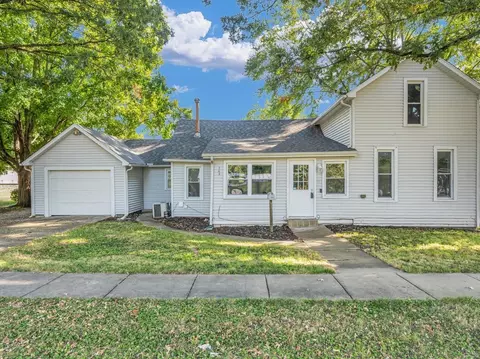 265 W Wilson St, Bement, IL 61813