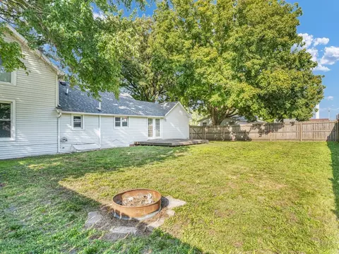Exterior - 265 W Wilson St, Bement, IL 61813 photo 6 of 9