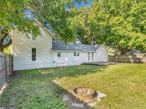 Exterior - 265 W Wilson St, Bement, IL 61813 photo 5 of 9