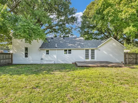 Exterior - 265 W Wilson St, Bement, IL 61813 photo 4 of 9