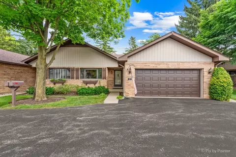 57 Castle Rock Ln, Bloomingdale, IL 60108
