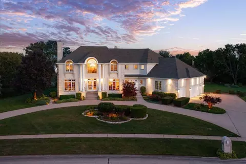 10530 Royal Porthcawl Dr, Naperville, IL 60564