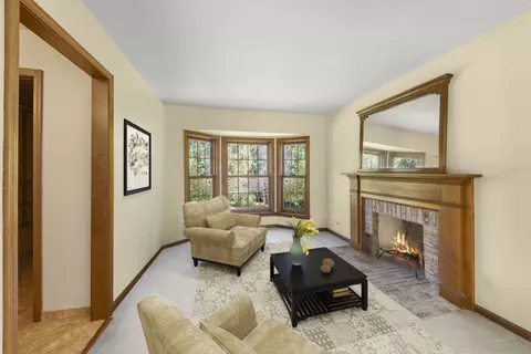 Living - 1400 Gaslight Dr, Algonquin, IL 60102 photo 2 of 2