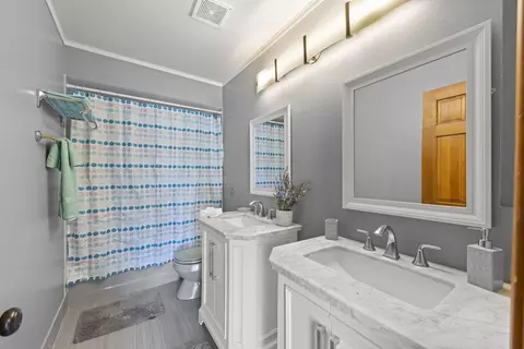 Bath - 1400 Gaslight Dr, Algonquin, IL 60102 photo 4 of 4