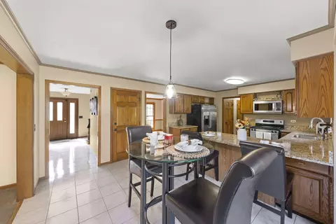 Kitchen - 1400 Gaslight Dr, Algonquin, IL 60102 photo 1 of 2