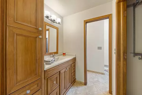 Bath - 1400 Gaslight Dr, Algonquin, IL 60102 photo 1 of 4